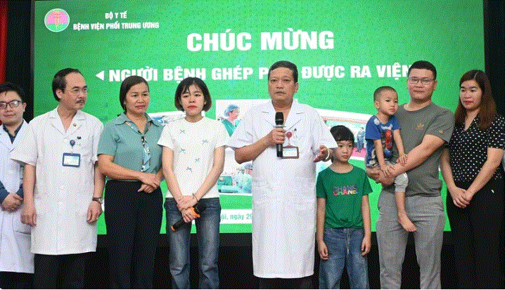 Nữ bệnh nhân ghép phổi được xuất viện